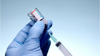 AstraZeneca admite ante tribunal efecto secundario en su vacuna contra covid-19