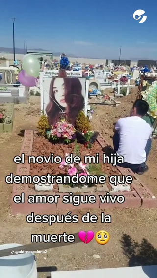 Un joven visita la tumba de su novia y conmueve a las redes sociales