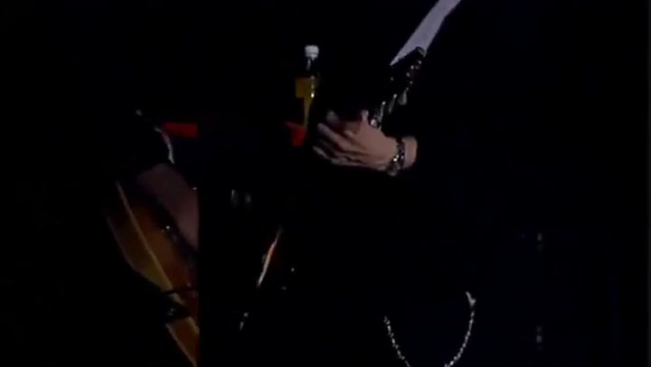 Paul McCartney interpreta 'Helter Skelter' en el Glastonbury Music Festival 2004