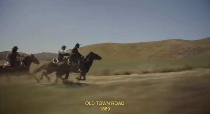 Lil Nas X - Old Town Road (Official Movie) ft. Billy Ray Cyrus - Fuente: Youtube