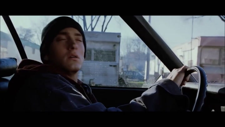 Eminem y Kim Basinger en 8 Mile - Fuente: YouTube
