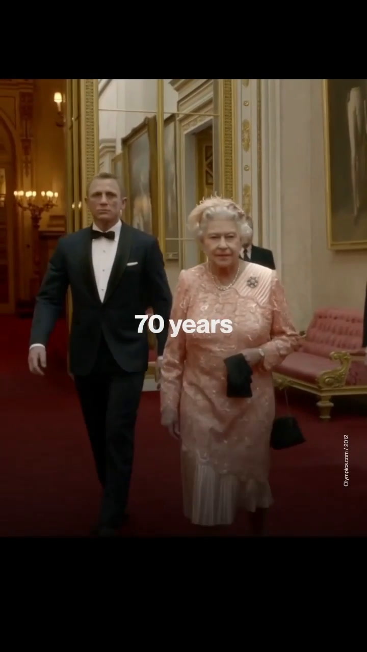 El homenaje a la reina Isabel II y el palito para The Crown