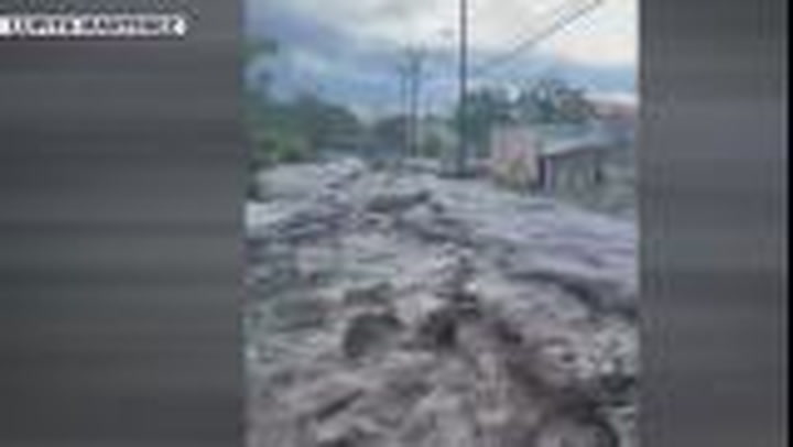 Flood waters gush down route 60 in Arizona as monsoon alert issued