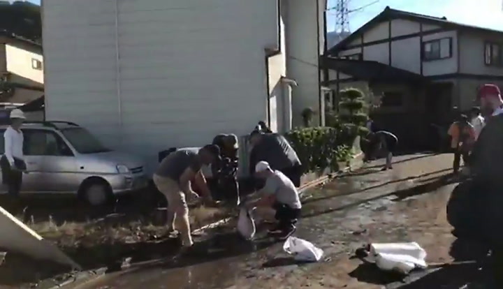 La ayuda del seleccionado de rugby de Canadá a los japoneses tras el tifón - Fuente: @rugbyworldcup