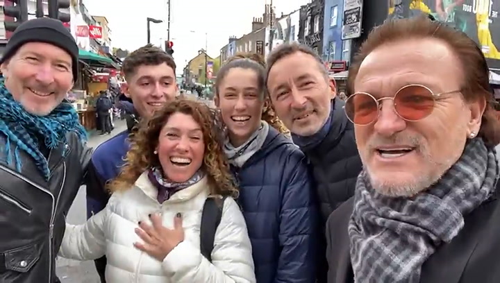 Son argentinos,  encontraron con Bono en la calle y los sorprendió