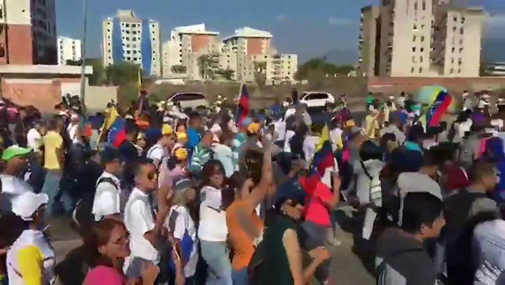 Manifestantes venezolanos se dirigen hacia Parque Aragua para protestar contra Maduro - Fuente: Twit