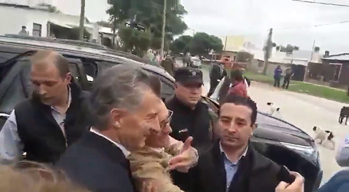 Un hincha de River se sacó una particular selfie con Macri - Fuente: Twitter