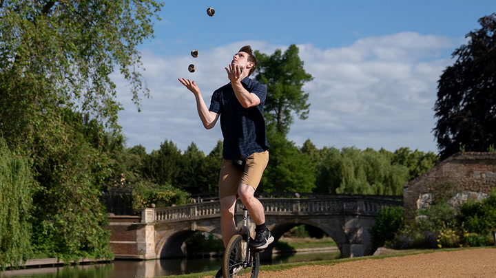 Unicycling Cambridge student uses software to become juggling world record holder