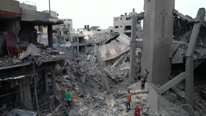 Gaza mosque reduced to rubble after Israeli airstrike