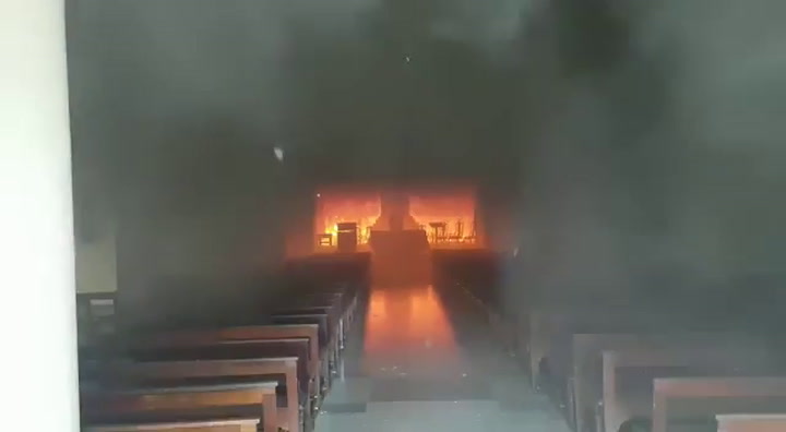 Impresionante video: así se incendia la catedral de San Nicolás