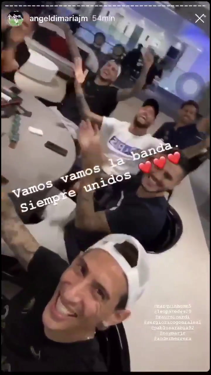 Neymar y los jugadores de PSG festejan cantando Hawái, el tema de Maluma