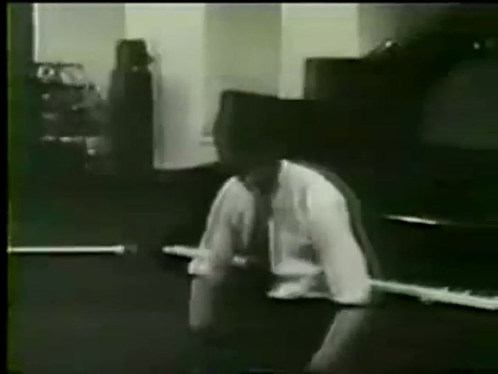 Paul McCartney ensayando, durante la grabación del Album Blanco