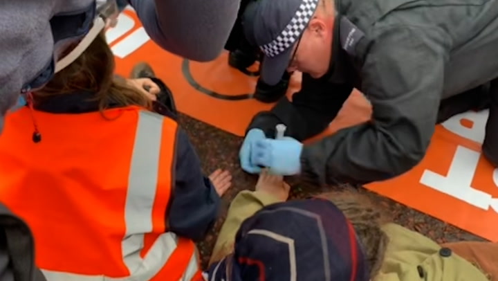 Police use syringes to unglue Just Stop Oil protesters from road