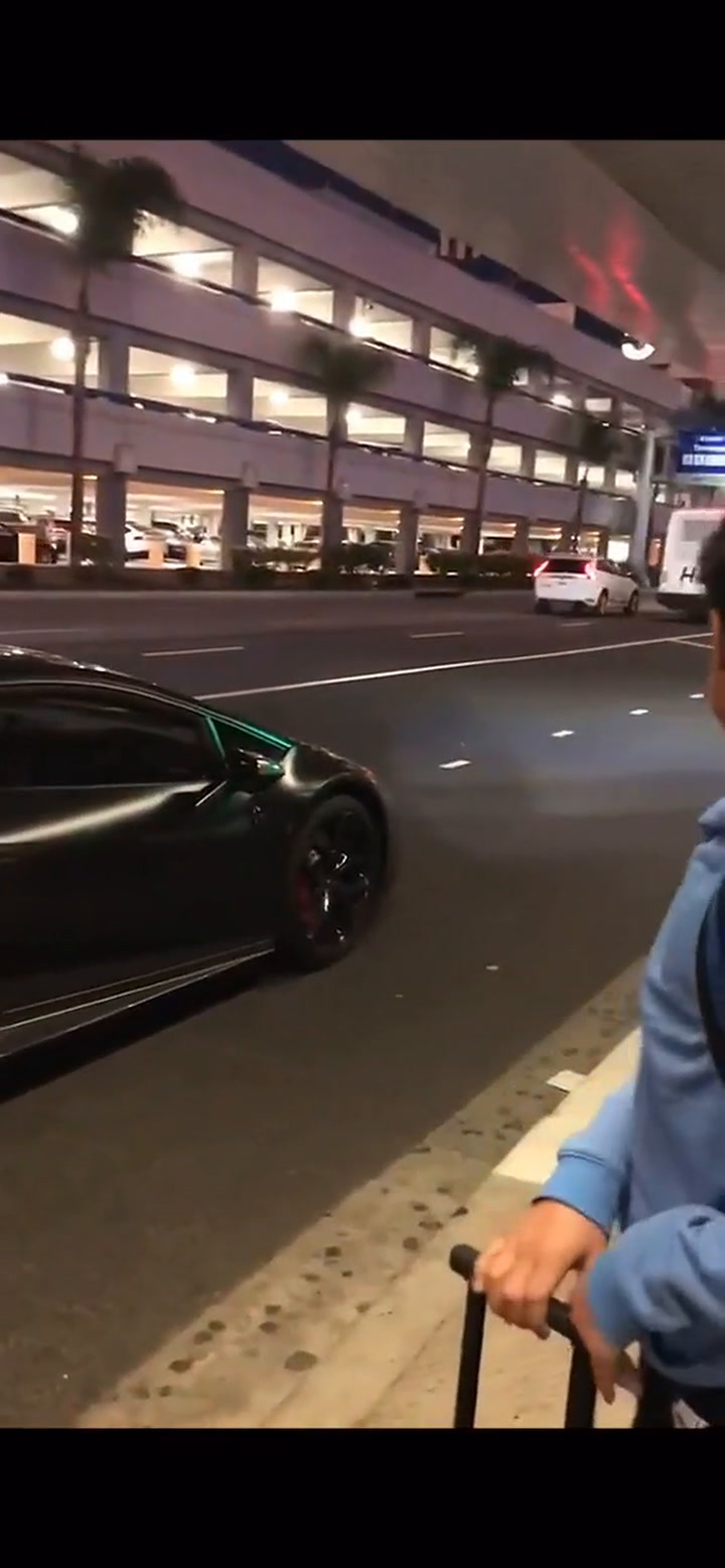 Sorprendió a su hijo en una Lamborghini y su reacción se hizo viral