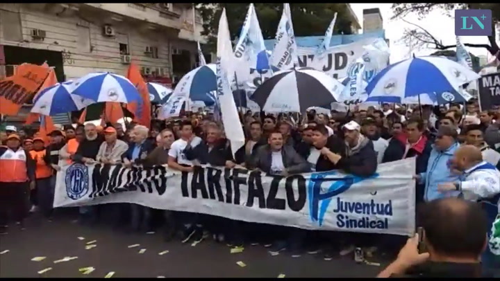 Manifestación en el Obelisco contra el tarifazo - Crédito: Fernando Massobrio