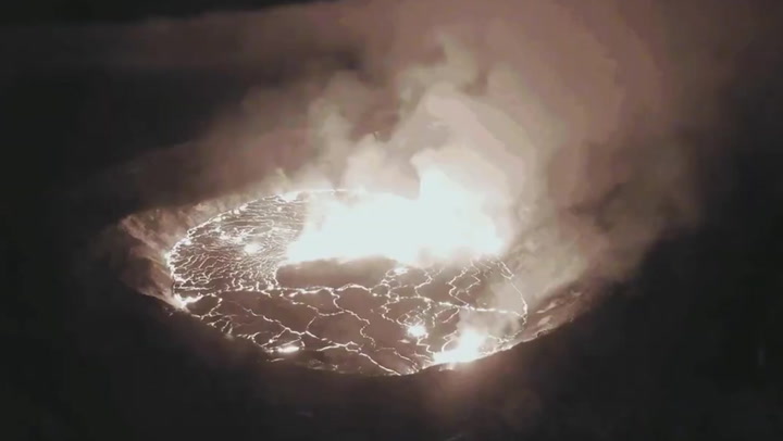 Timelapse shows Hawaii's Kilauea volcano erupting