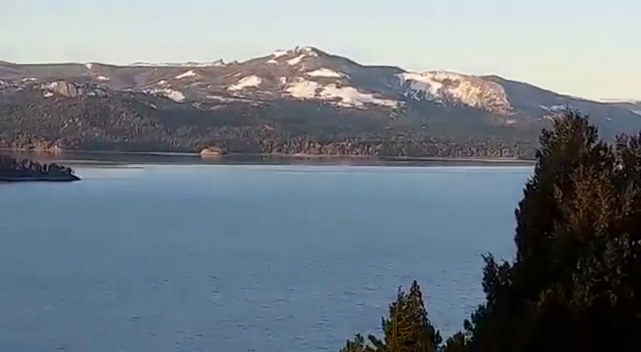 ¿Volvió Nahuelito? Familia grabó a supuesto monstruo en lago de Bariloche