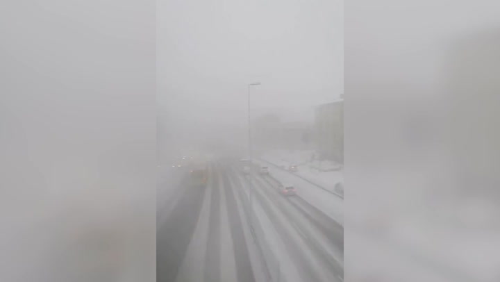 Istanbul: Heavy snowfall causes major disruptions on roads
