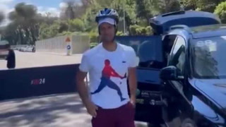 Novak Djokovic fue agredido con un botellazo, pero decidió tomarlo con humor