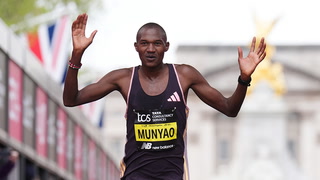 Moment Alexander Mutiso Munyao crosses line to win London Marathon