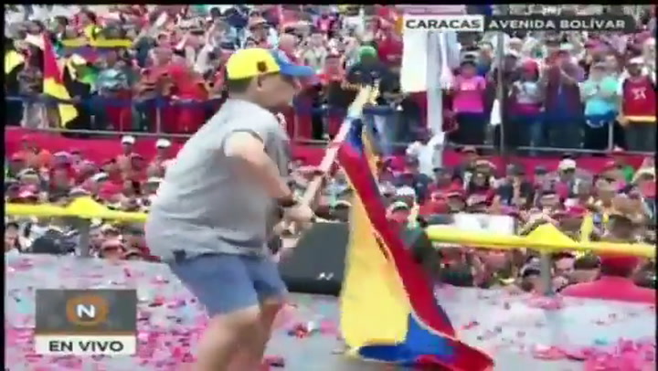 La sorpresa que dio Maradona en el cierre de campaña de Maduro - Fuente: Twitter