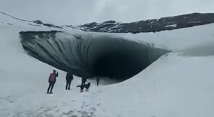 El momento en el que un turista brasileño murió aplastado por un trozo de hielo en Ushuaia