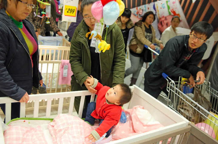 China anunció beneficios para que la población tenga más hijos