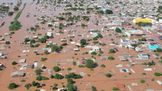 Brazil community becomes giant lake as floods submerge town