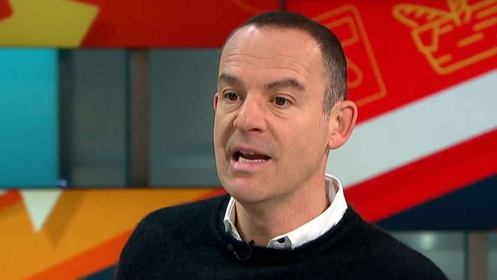 Martin Lewis urges chancellor Jeremy Hunt to postpone upcoming energy price rise