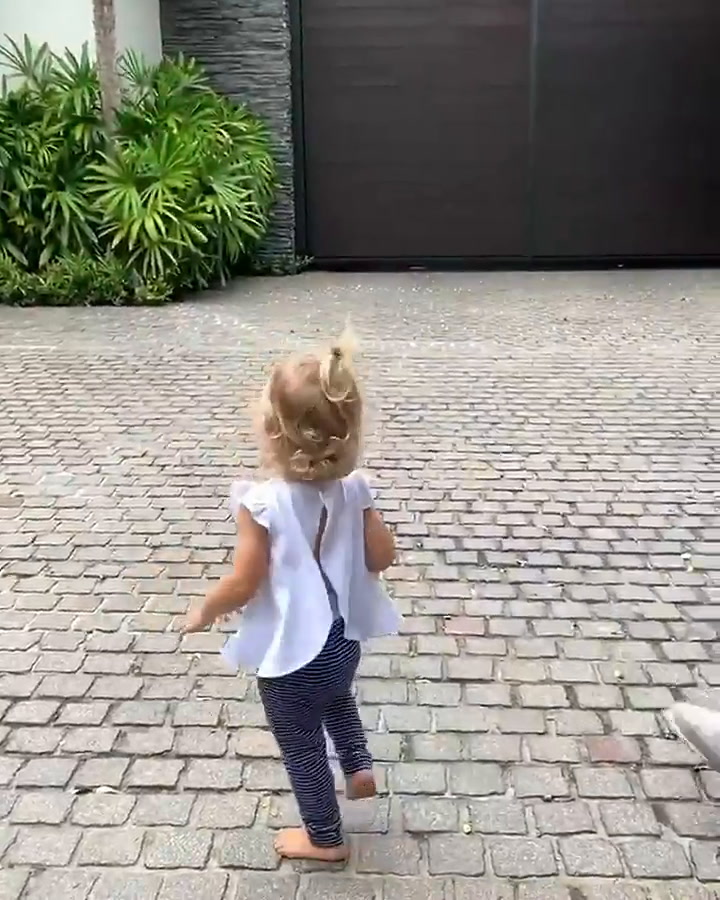 Enrique Iglesias muestra un tierno baile con su hija - Fuente: Instagram
