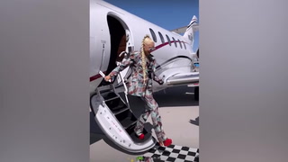 Gwen Stefani arrives at Coachella on private jet ahead of No Doubt set