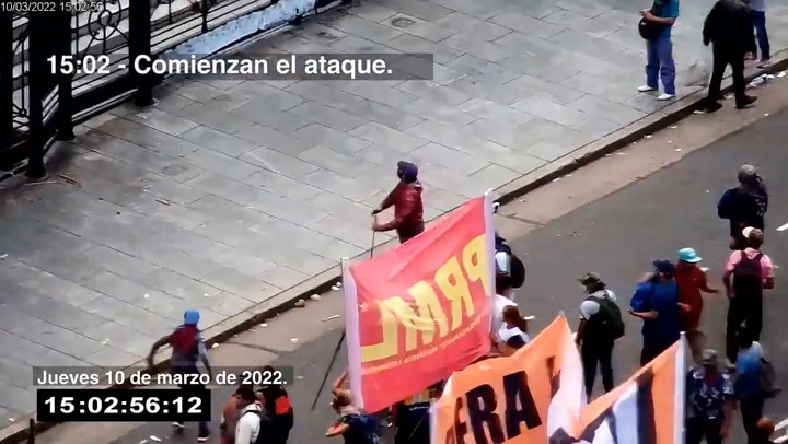 “El ataque que alguien planificó”: CFK publicó otro video de los piedrazos a su despacho