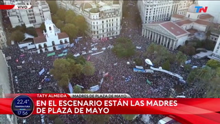 La frase de una madre de Plaza de Mayo en la marcha universitaria: "Si bien perdimos una elección, no nos han vencido"