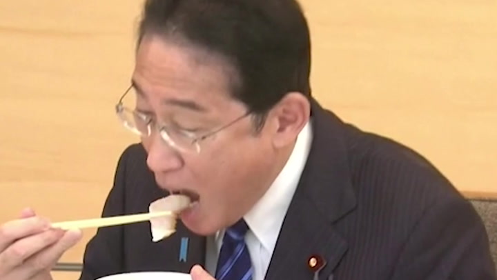 Japan’s PM eats fish from Fukushima after claiming no radioactivity detected in tests