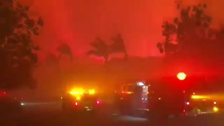 California: evacuan a un pueblo entero por los incendios forestales - Fuente: Twitter