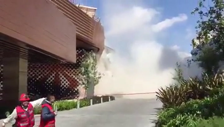 Así colapsaba parte del centro comercial Artz Pedregal al sur de Ciudad de México - Fuente: Twitter