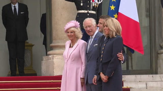 El rey Carlos III de Gran Bretaña y su esposa Camila comienzan una esperada visita a Francia