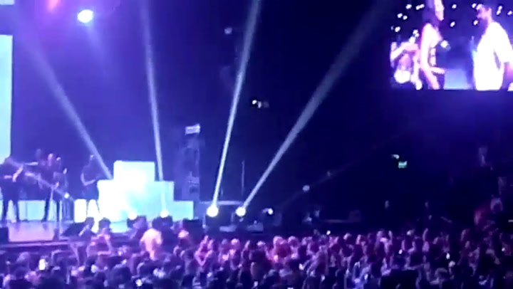 Ricardo Montaner formó una pareja en pleno concierto en el Luna Park - Crédito: Ivanna Zanella