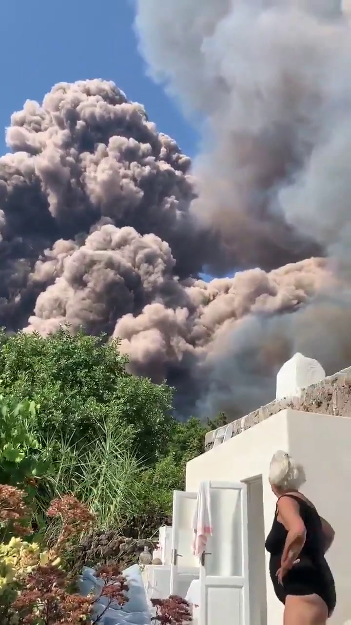 Erupción del volcán Strómboli, al sur de Italia. Fuente: Twitter
