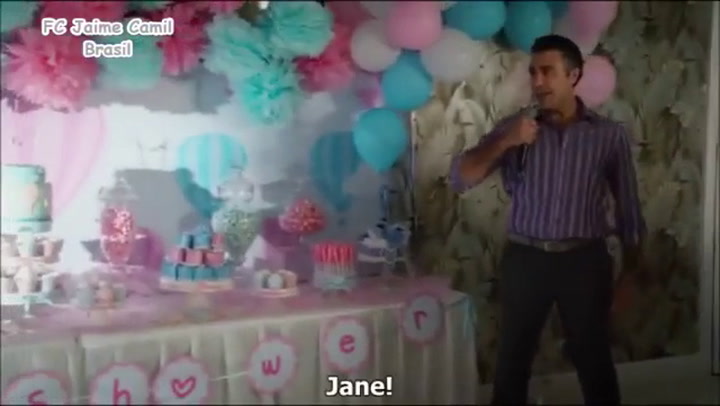 Jaime Camil cantando en Jane The Virgin