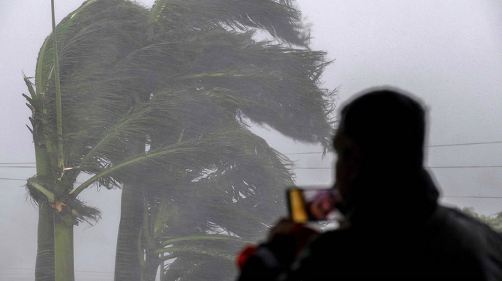 Fatalities and flooded cities as Hurricane Ian hits Florida trapping 2.5 million