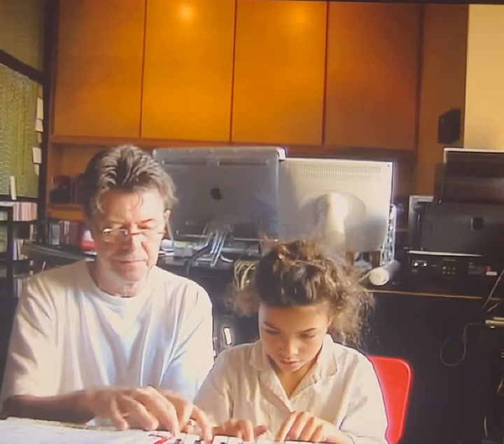 Con un video inédito y de entrecasa, la hija de David Bowie recordó al músico a 7 años de su muerte