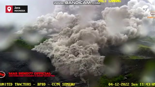 Video. Entró en erupción el volcán del Monte Semeru y hay alerta máxima
