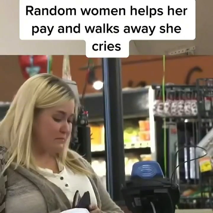 Una mujer misteriosa le pagó la cuenta del supermercado y su obra emocionó al mundo entero