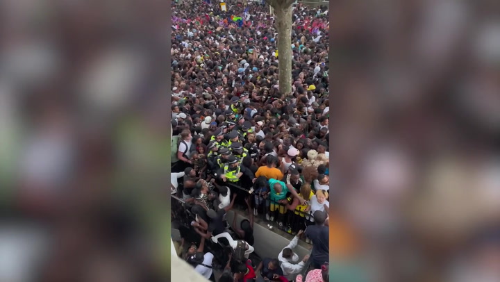 Notting Hill Carnival revellers forced to climb over gates amid heavy crowding