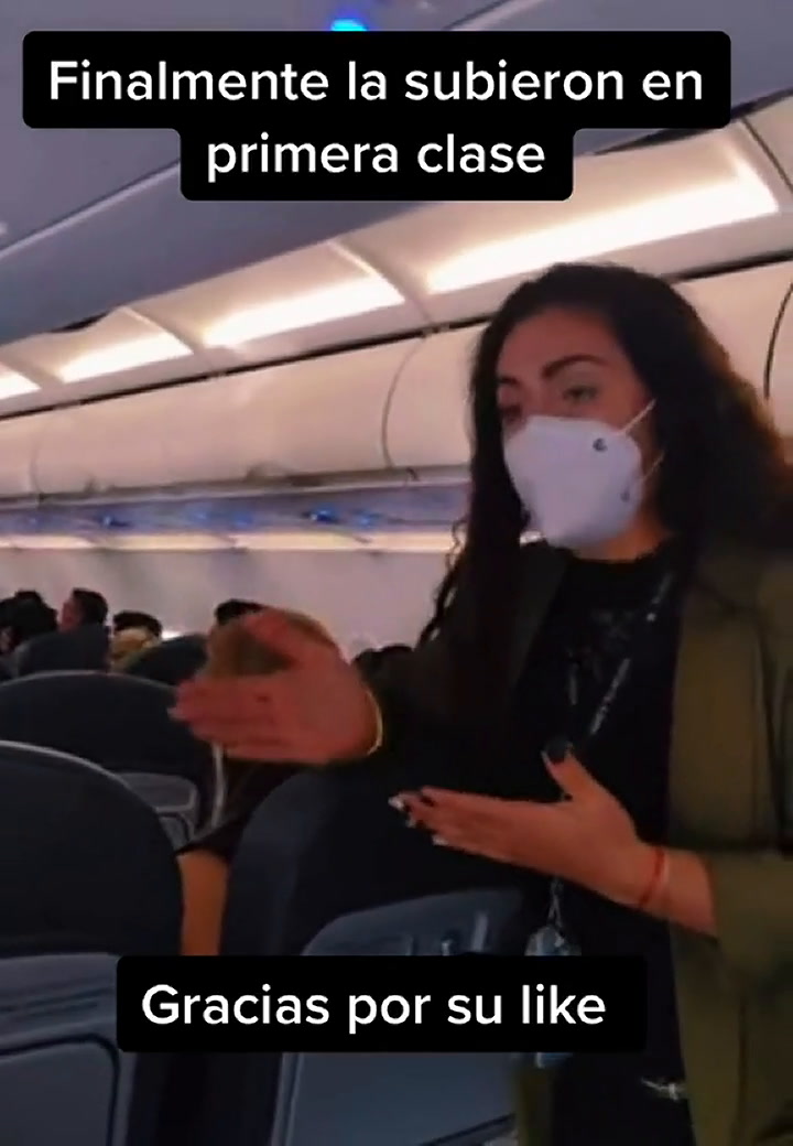 Una mujer hizo un escándalo porque la aerolínea olvidó subir a su mamá al avión, parte 2