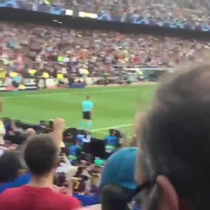 Champions League: uno de los goles que marcó Lionel Messi visto desde la tribuna - Fuente: Twitter