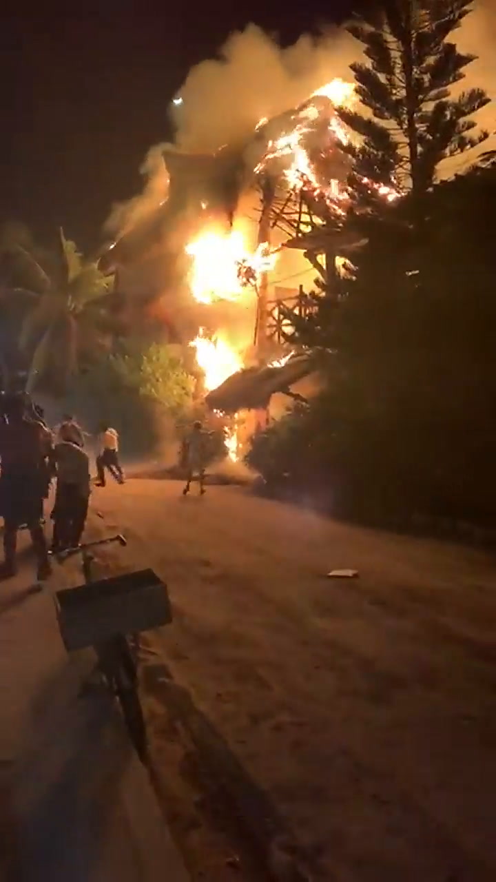 Incendio en dos hoteles de la isla de Holbox