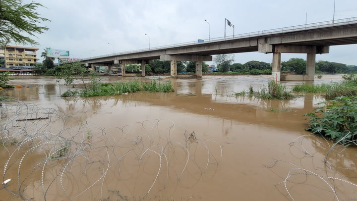 แม่น้ำเมยอ่วม ฝนตกหนักท่วม 1 เมตร ไทย-พม่าหนีตาย