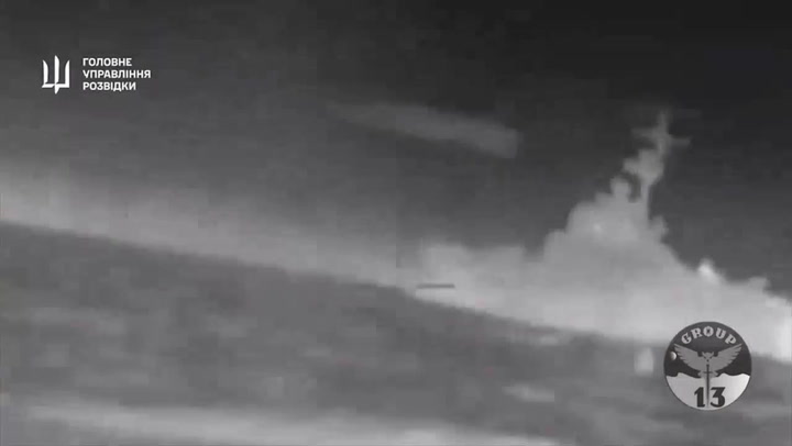 VIDEO: Ukrajinci pri Kryme potopili ruskú raketovú korvetu. Dostala priamy zásah do trupu